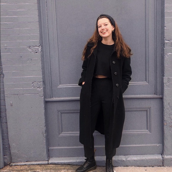 Meet your Posher, Kat - Picture 2 of 5